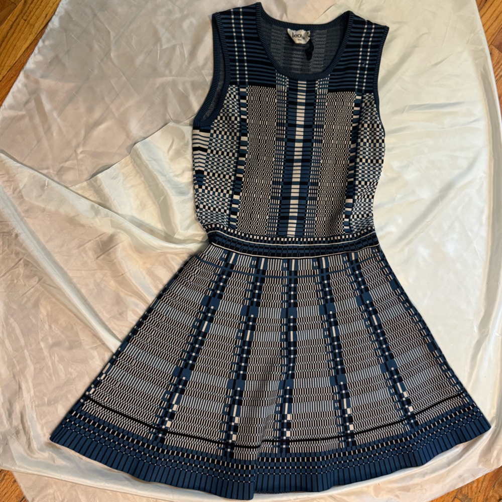 Leota cocktail dress with intricate knit Geometric design